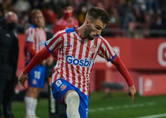 Sadiq y Robertone triunfan en Girona y hacen líder al Almería