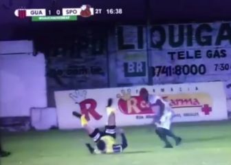 Lo más grave que ha pasado en una cancha en años: miren lo que le hacen al árbitro
