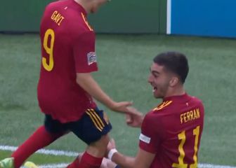 Es el más novato y parece lo contrario: lo de Gavi en la celebración... ¡con 17 años!