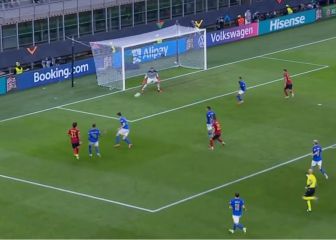 Cada vez que lo ves hay algo mejor: golazo de época en San Siro de España bailando a Italia