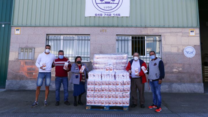 El Lugo aporta 1,5 toneladas de harina al Banco de Alimentos