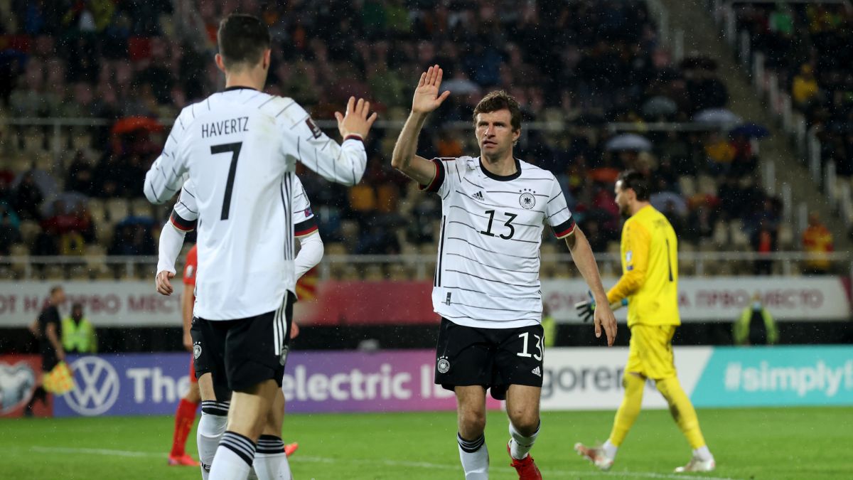 Süle brushes the goal of Germany thumbnail