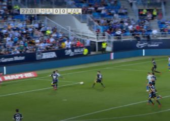 El taconazo es una genialidad y la trayectoria que coge, dificil de entender: ¡qué golazo!