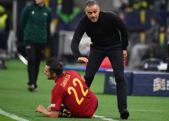 Luis Enrique escucha a Wenger