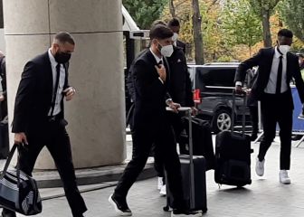 El Real Madrid, aclamado en su llegada al hotel de Kiev