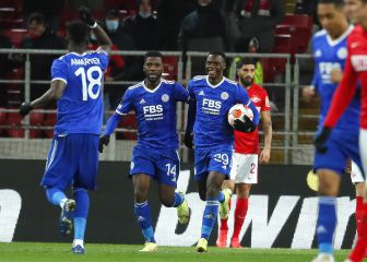 Un póker de Daka permite la remontada del Leicester