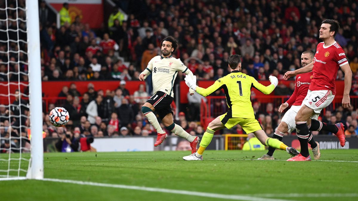 Salah sets fire to Old Trafford thumbnail
