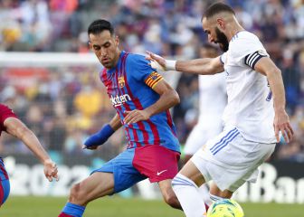 Busquets se agarra a Dembélé