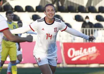 España arrasa y es líder