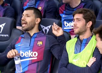 El show de Agüero en el banquillo