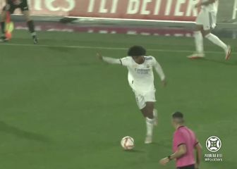 El Castilla remonta al líder con un doblete de Peter en la primera mitad