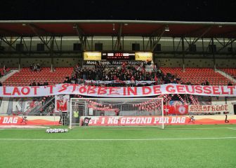 Un derbi neerlandés termina suspendido y con los antidisturbios en el césped