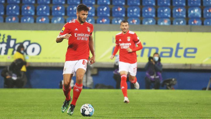 Jugadores del Benfica durante el partido contra el Estoril.