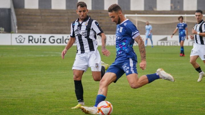 Un autogol de Pelón alegra a la Balona ante un Sanluqueño valiente