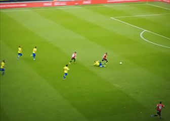 El VAR hizo rectificar a Pizarro Gómez la expulsión de Iza