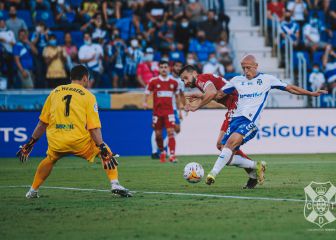 El Tenerife gana, gusta y golea