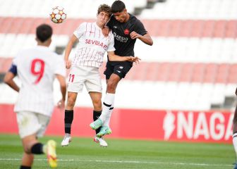 El Sevilla pierde el liderato pero pone un pie en la próxima fase