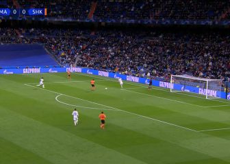 No solo es buenísimo, es listísimo: ojo a lo que hizo Vinicius en el 1-0