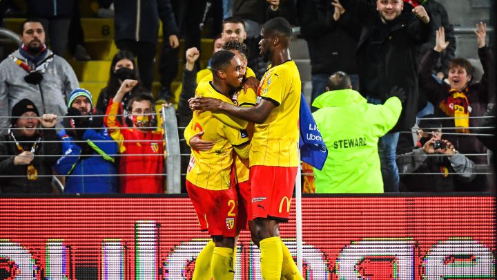 Jugadores del Lens celebran uno de los goles ante el Troyes en el partido de Ligue 1.