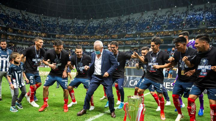 Aguirre: "El fútbol me sigue poniendo... No estoy por dinero"