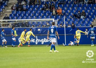 El Oviedo perdona y Las Palmas rescata un punto