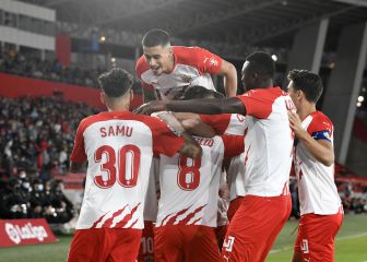 El Almería se hace fuerte en el liderato de récord en récord