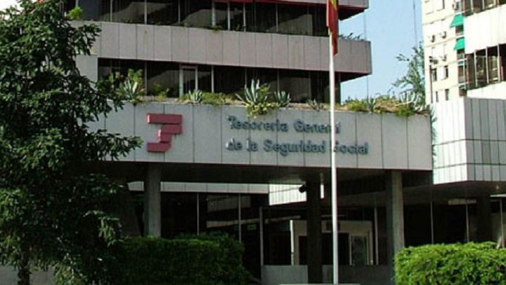 Redada de la Guardia Civil en las sedes de una decena de clubes