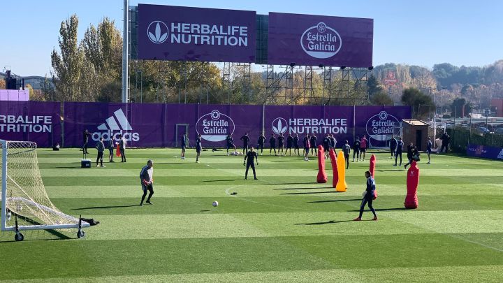 REAL VALLADOLID El Pucela se ejercita sin Roque Mesa y San REAL VALLADOLID El Pucela se ejercita sin Roque Mesa y San