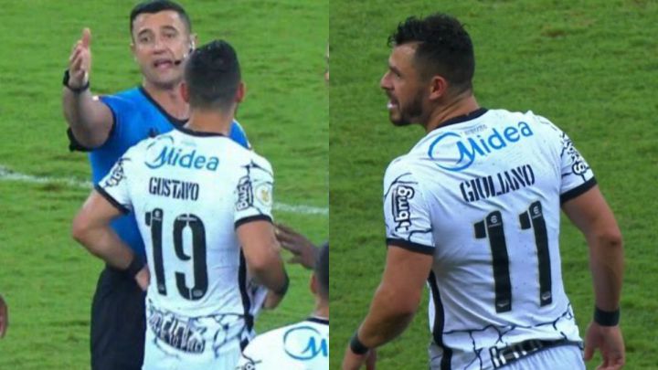 El veterano futbolista de Corinthians volvió del descanso con la camiseta de Gustavo y cuando el colegiado se percato le mostró la tarjeta amarilla.