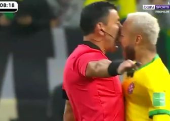 Neymar la lía, se encara con el árbitro... ¡y ni amarilla!
