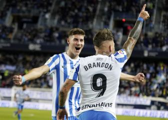 El Málaga gana sufriendo con un discutido penalti