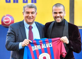 La presentación de Alves con el Barcelona en imágenes