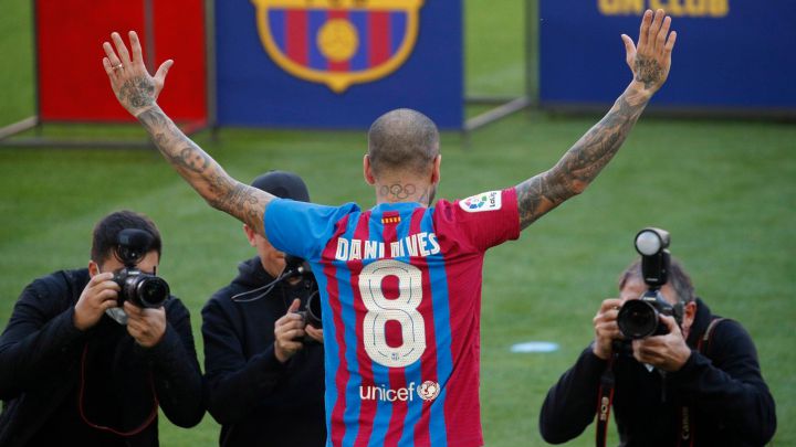 Presentación de Dani Alves con el Barcelona, en directo: última hora y reacciones