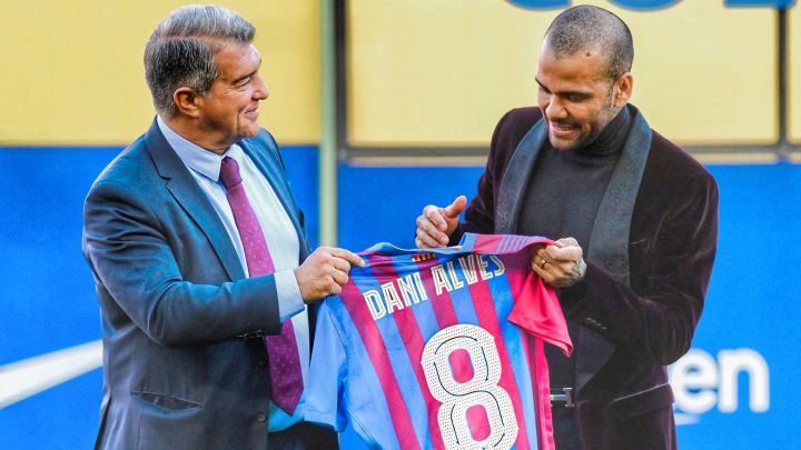Presentación de Dani Alves con el Barcelona, en directo: última hora y reacciones