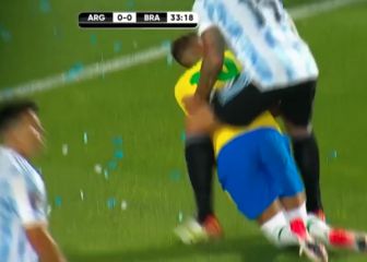 No sabemos qué es peor: lo que hizo Otamendi, cómo reaccionó o que el árbitro no pitase nada
