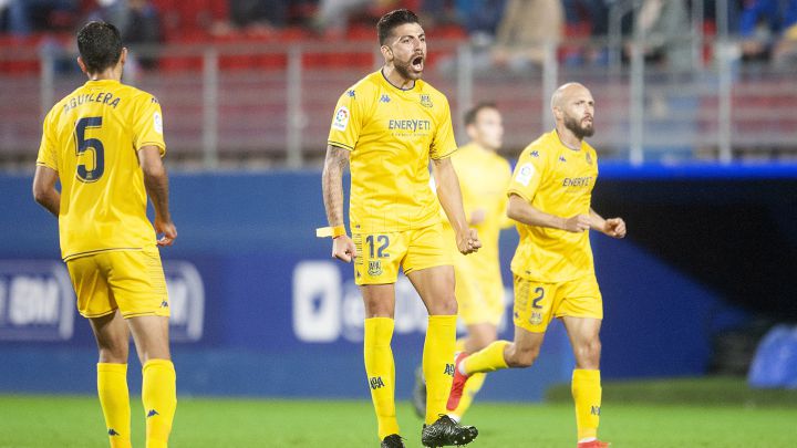 La AD Alcorcón enfrenta a los partidos políticos de Alcorcón