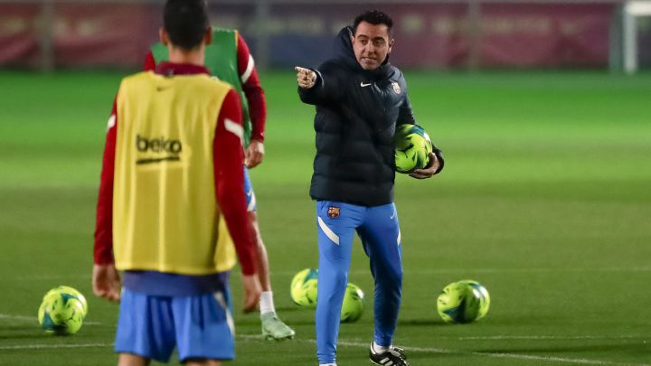 Xavi Hernández, entrenador del FC Barcelona, durante una sesión de entrenamiento.