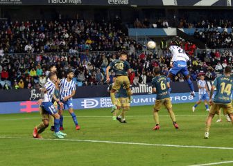 La cabeza de Sekou da la vida al Málaga y deprime a Las Palmas
