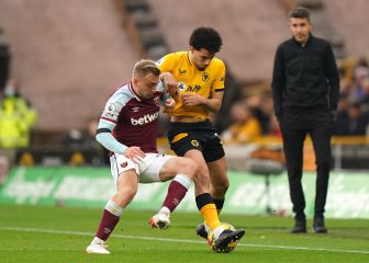 Raúl Jiménez frena al West Ham