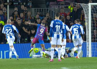 El controvertido penalti que le señalaron a Memphis y que le dio la victoria al Barcelona