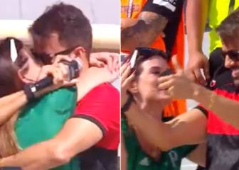 Le pide matrimonio a su novia en en el Estadio Centenario... y se gana la ovación de la grada