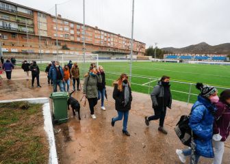 Largas colas en Utrillas para conseguir entradas ante el Valencia