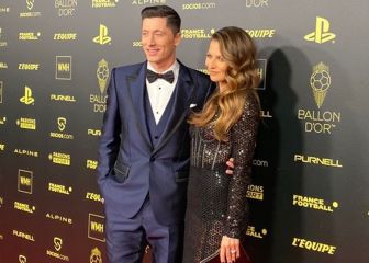 Lewandowski recibe el premio al mejor delantero del año