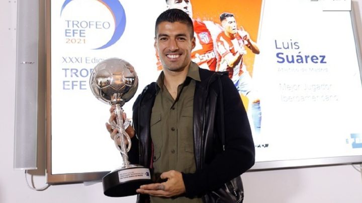 Luis Suárez, del Atlético, ha recibido el Trofeo EFE al mejor jugador iberoamericano de la Liga y recuerda con cariño las escenas vividas en Valladolid: "Hasta el día de hoy me emociona"