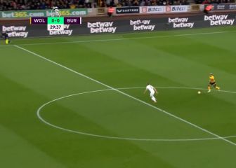 Se puede ver el terror en los ojos del defensa: Adama con el modo avión otra vez