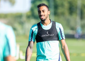 Akapo visita su casa en un momento de máxima necesidad