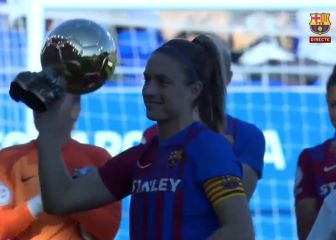 Un momento para la historia: Alexia Putellas con el Balón de Oro en el estadio Johan Cruyff