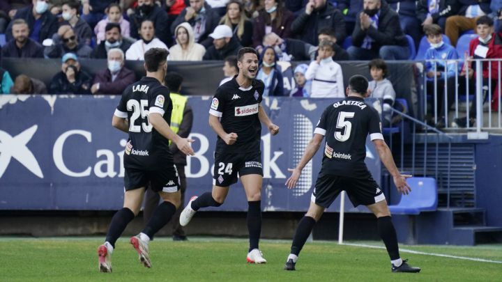 El Amorebieta destroza a un Mlaga sin ideas ni plan