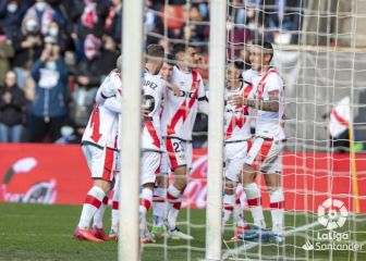 El Rayo supera al Espanyol y prolonga el sueño europeo