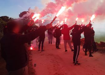 Arenga y bengaleo de la afición del Atlético en el entrenamiento